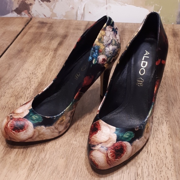 Aldo black heels with flower design - Picture 2 of 5